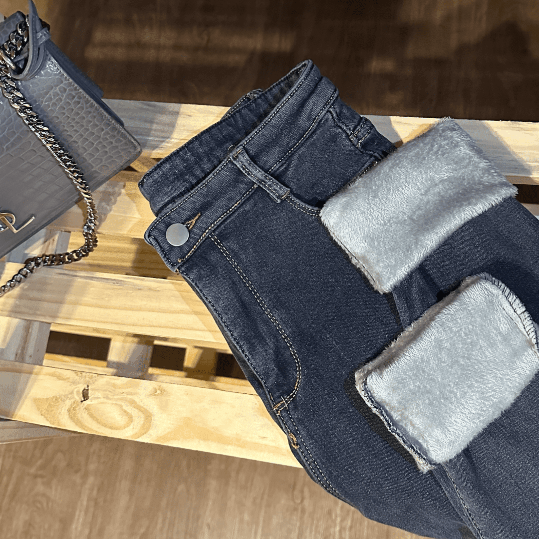 Calça Jeans Feminina com Elastano Peluciada + Meia Térmica